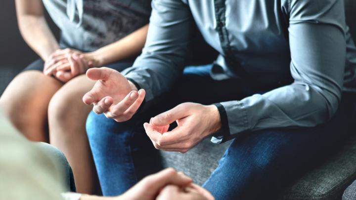 couples enrichment couple talking to therapist