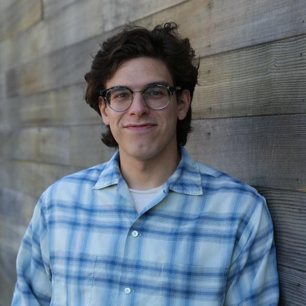 Headshot of Robert Salazar